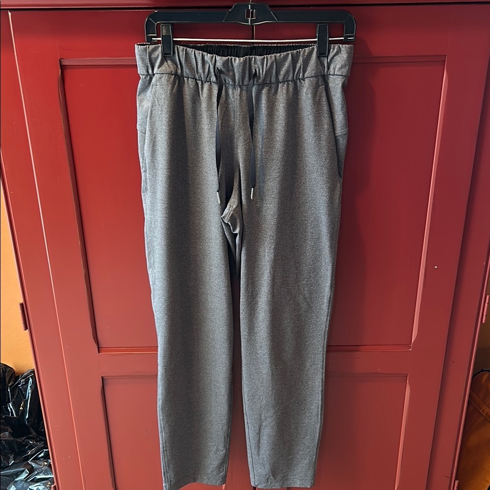 Lululemon - Gray pants - Size 6